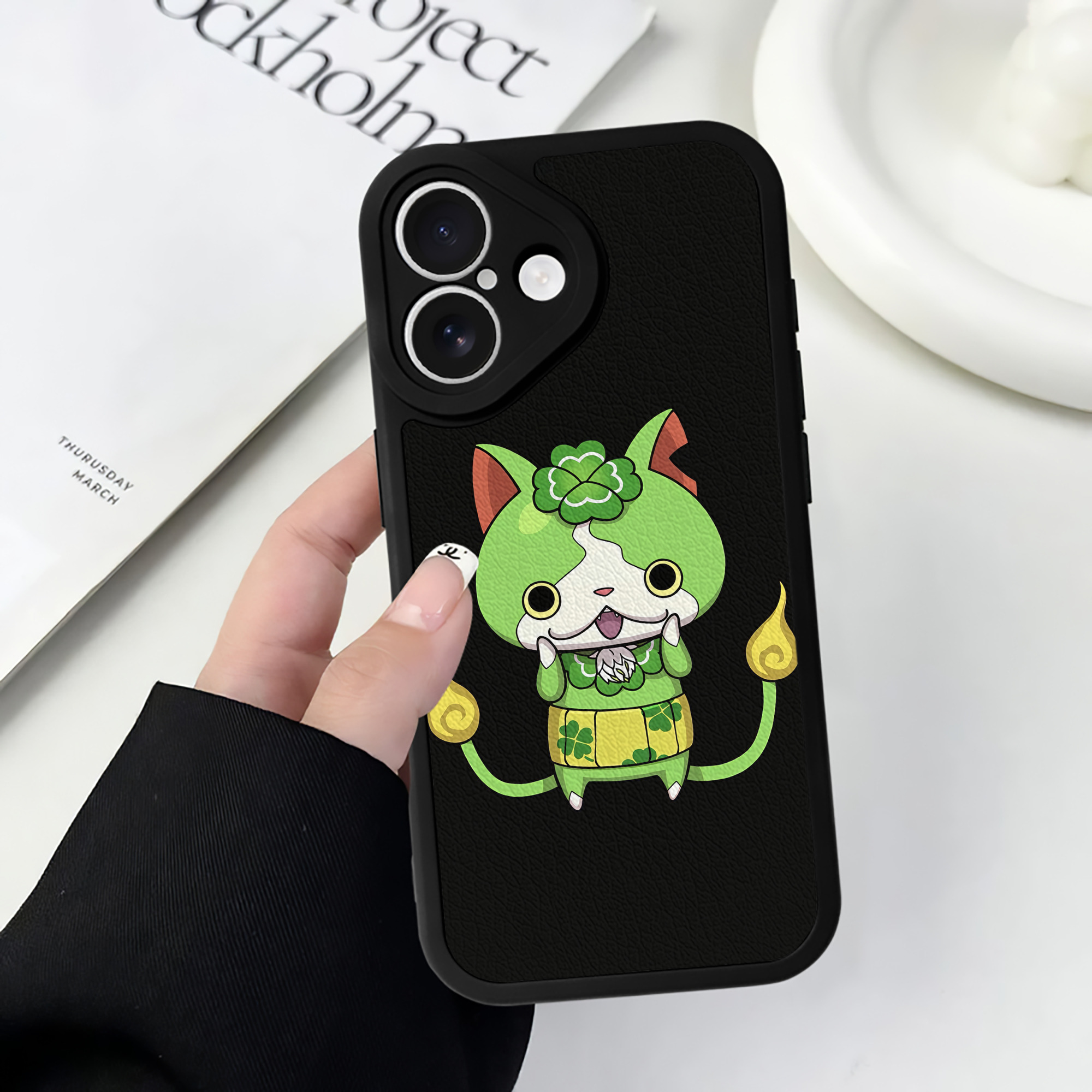 （画像用） 妖怪ウォッチ Yo-kai Watch 【iPhone 16シリーズ対応】シリコンスマホケース（レザー調） 材質：シリコン